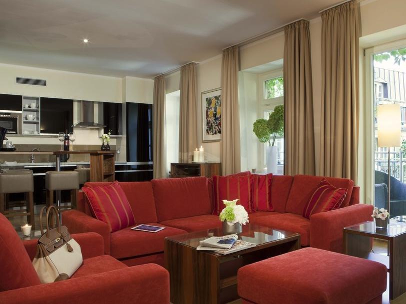 Maximilian Hotel